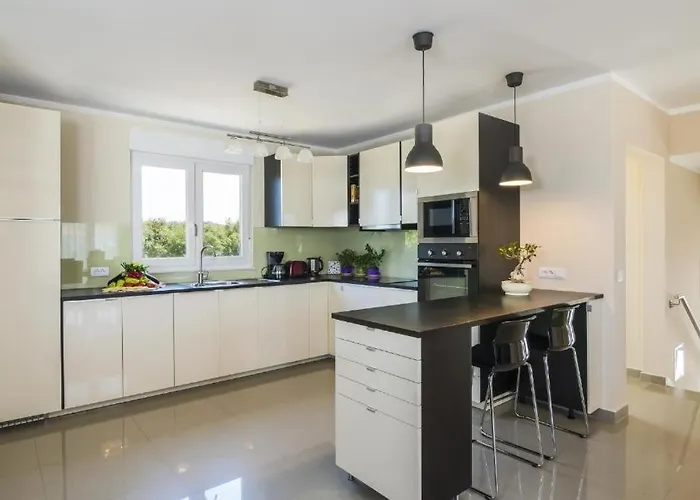4 Bedroom Near Labin *