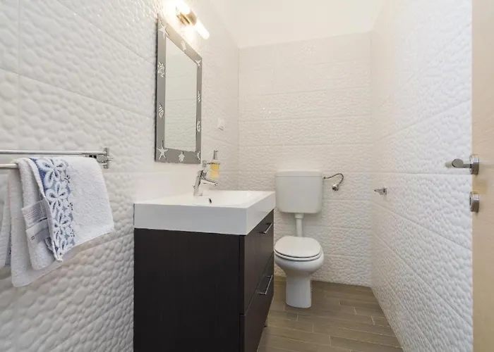 Vila 4 Bedroom Near Labin *