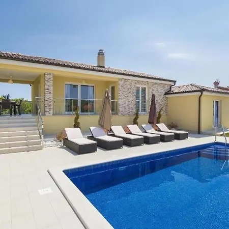 Vila 4 Bedroom Near Labin Raša