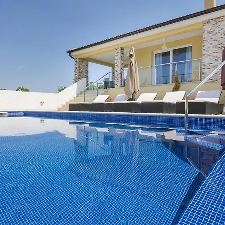 4 Bedroom Near Labin Vila Raša