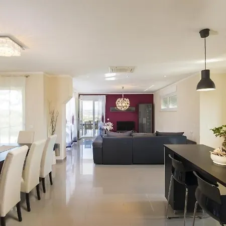 4 Bedroom Near Labin *
