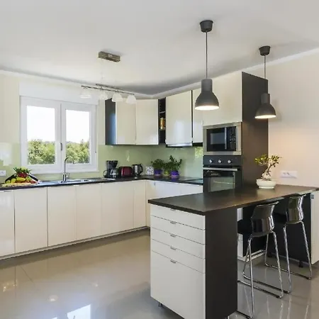 4 Bedroom Near Labin *