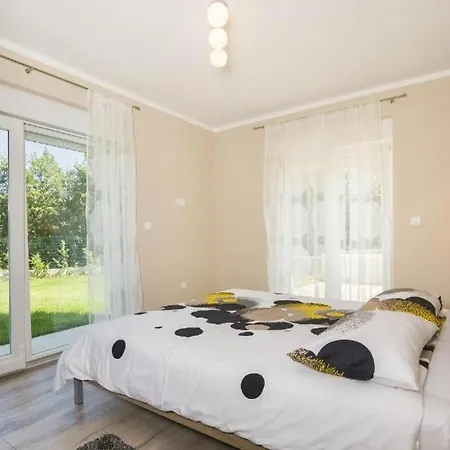 4 Bedroom Near Labin *