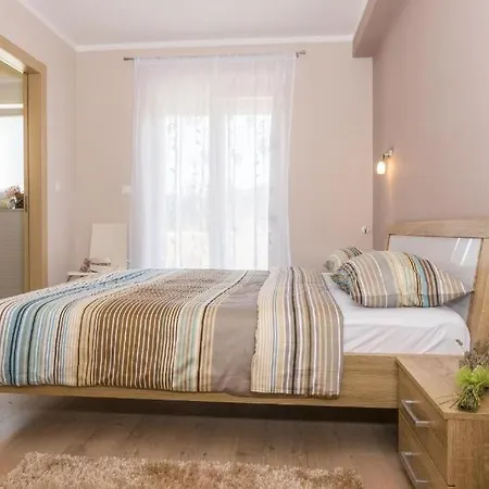 4 Bedroom Near Labin Vila Raša